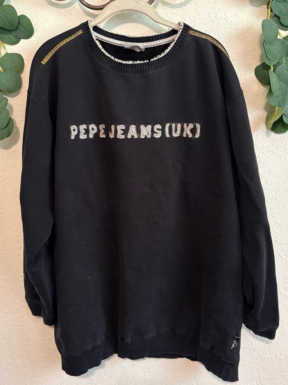 Vintage Y2K Grunge Pepe Jeans Distressed Black Crewneck Sweatshirt🔥